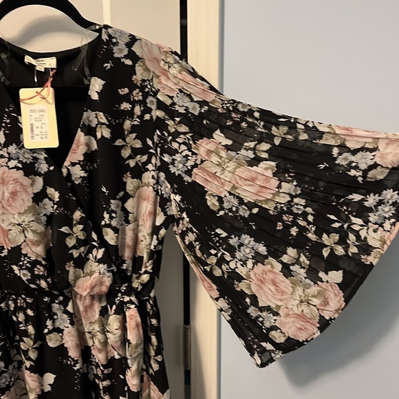 NWT Black Sheer Lined V-Neck Dress - Picture 3 of 5